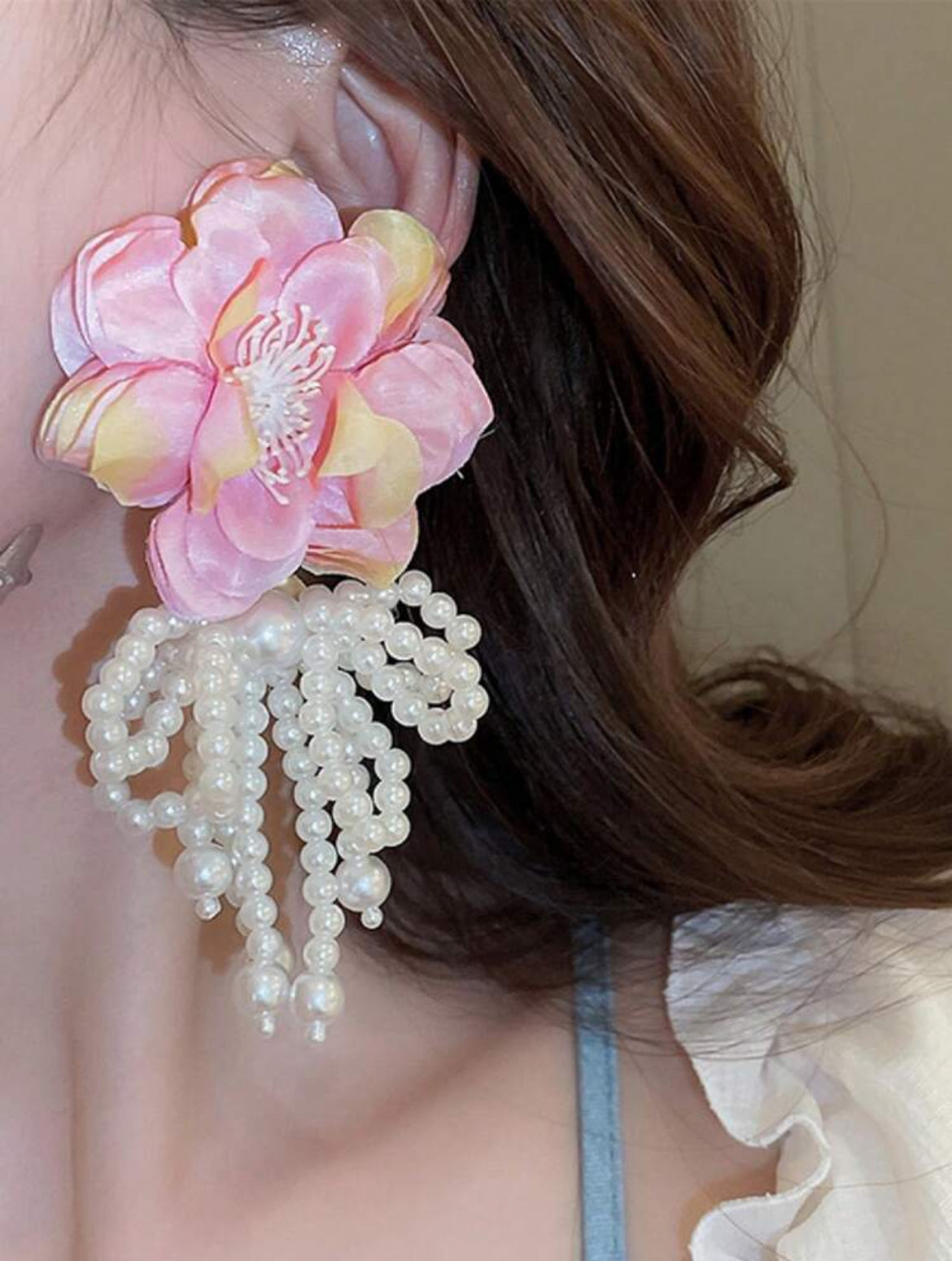 Big flower pearly earrings