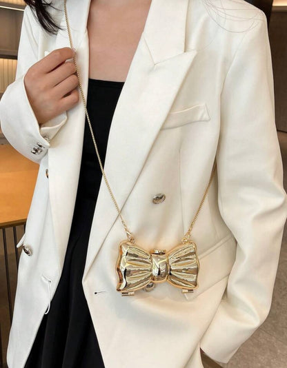 Bow-tie clutch